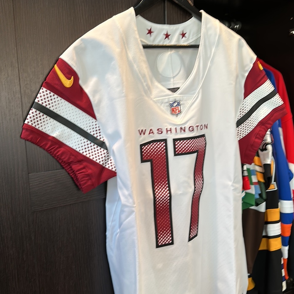 Terry McLaurin NFL Washington Commanders Nike Authentic Vapor Elite NFL Jersey - Picture 2 of 11